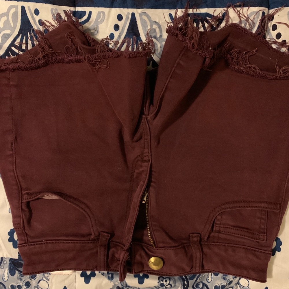 American Eagle maroon shorts!